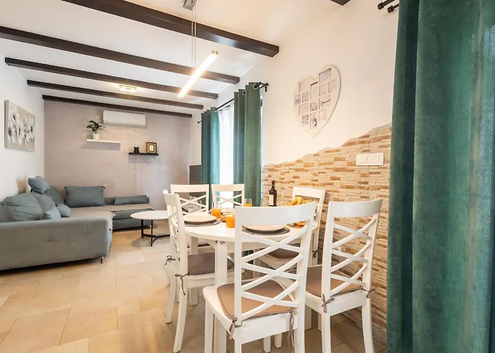 Palanga Τρογκίρ